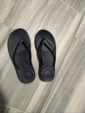 Fitflop Navy Blue Cushioned Flip Flops